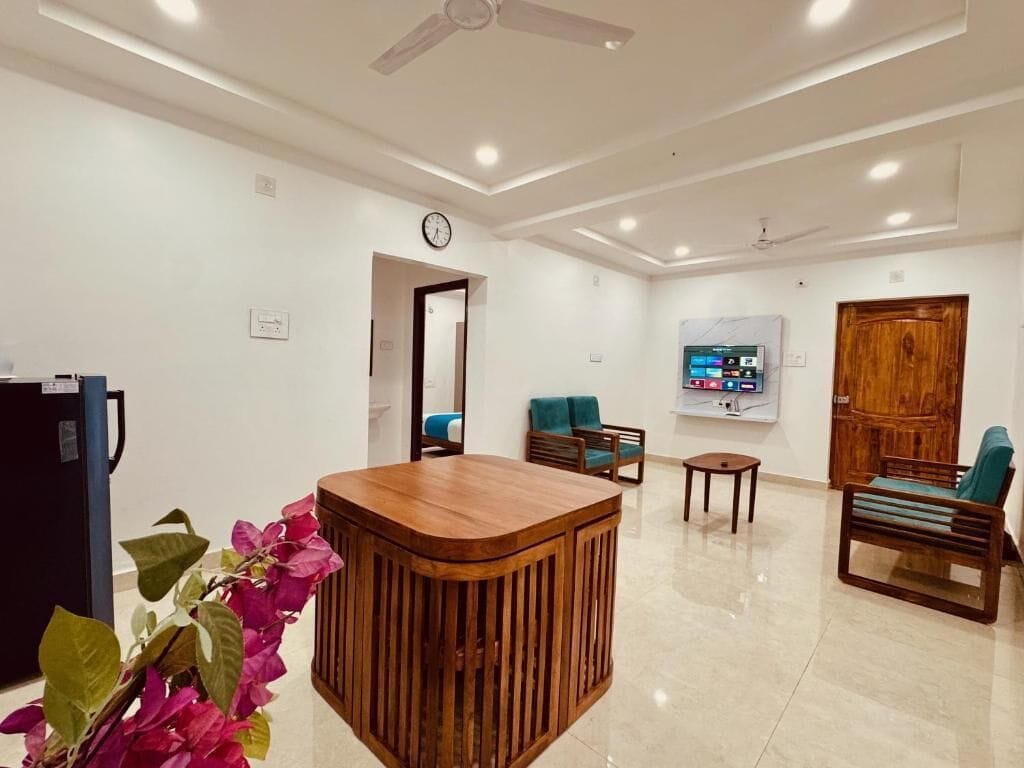 Apartment, 2 Bedrooms, City View | Living area | 43-inch flat-screen TV with digital channels, Netflix