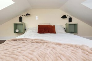 1 habitación, escritorio, tabla de planchar con plancha y wifi 