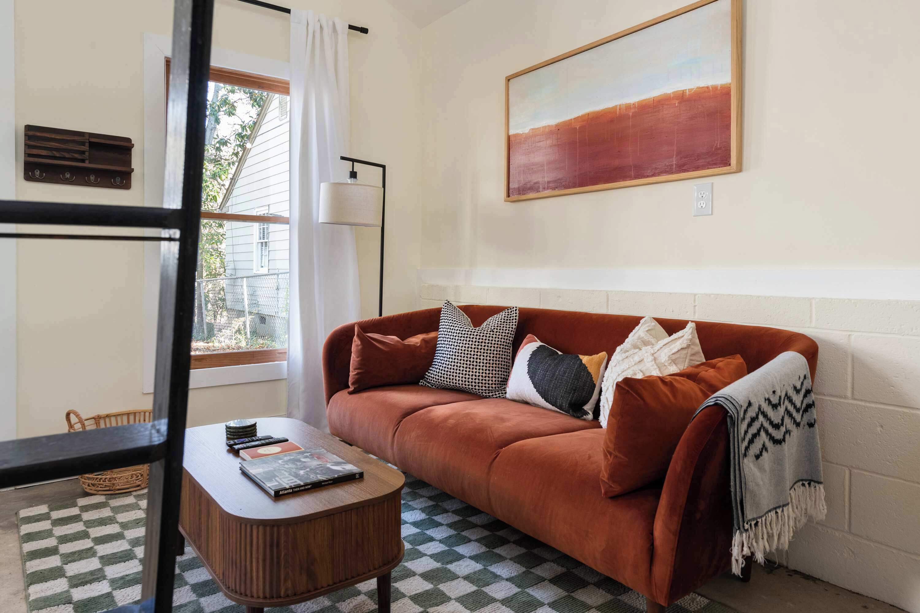 Televisión y oficina 