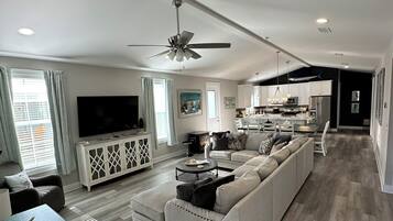 Télévision, jeux vidéo, baby-foot, livres