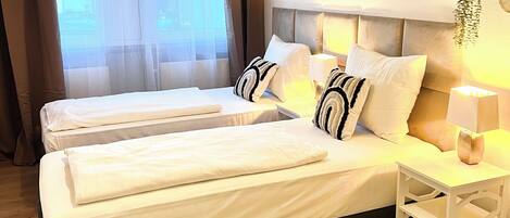 7 bedrooms, desk, iron/ironing board, travel crib