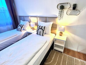 7 bedrooms, desk, iron/ironing board, travel crib