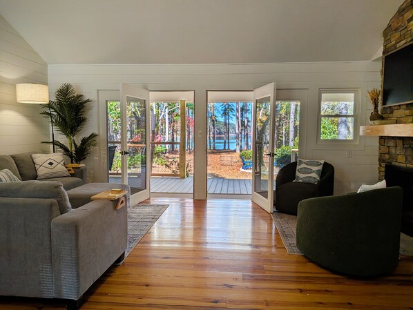 Smart TV, fireplace, books