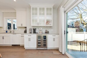Coffee/tea maker, fridge, microwave, oven - Luxury 5BR Home Minutes to Boston (Medford)