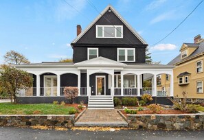 Exterior - Luxury 5BR Home Minutes to Boston (Medford)