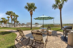 Outdoor dining - 2 Bedroom, 2 Bath Villa- Horizons West F1 on Siesta Key! (Siesta Key)