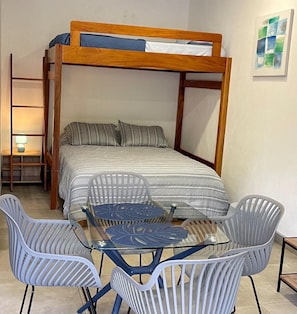 WiFi, bed sheets - Cozy private studio apartment in Jaco with refreshing AC for your stay (Jaco)
