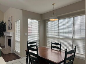 Dining - Superb 4-bedroom house on George Bush Tpk, Carrollton (Carrollton)