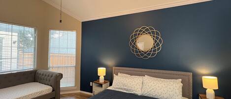 4 bedrooms, iron/ironing board, WiFi, bed sheets