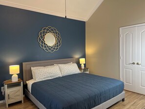 4 bedrooms, iron/ironing board, WiFi, bed sheets - Superb 4-bedroom house on George Bush Tpk, Carrollton (Carrollton)