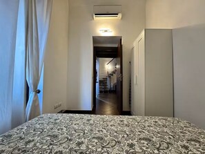 Family Apartment, 2 Bedrooms, City View | Blackout curtains, soundproofing, iron/ironing board, free WiFi - Spàzio apartments duomo (Catania)