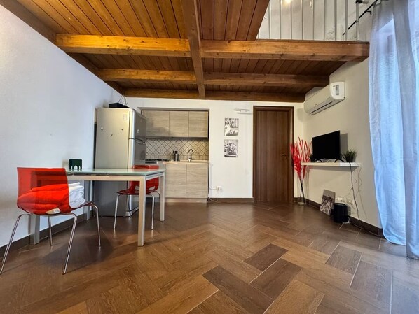 Family Apartment, 2 Bedrooms, City View | Private kitchen | High chair - Spàzio apartments duomo (Catania)