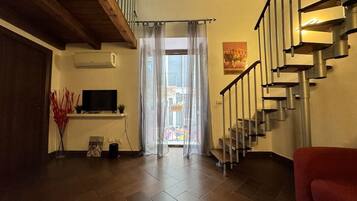 Departamento familiar, 2 habitaciones, vista a la ciudad | Interior