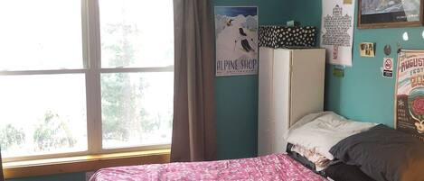 4 habitaciones, tabla de planchar con plancha, wifi y ropa de cama