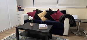 Living area - London Luxe Nest Your Perfect Short Stay (London)