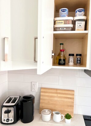 Interior - Modern and cozy, entire LANEWAY HOUSE, 2 bedroom/2 full baths on 2 storeys (Vancouver)