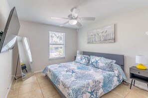 デスク、アイロン / アイロン台、WiFi、ベッドシーツ