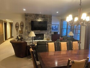 Living area - 3 Bedroom Condo under tram w/ lift tickets! (Jackson)