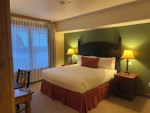 3 bedrooms, iron/ironing board, WiFi, bed sheets - 3 Bedroom Condo under tram w/ lift tickets! (Jackson)