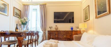 1 habitación, tabla de planchar con plancha, wifi y ropa de cama