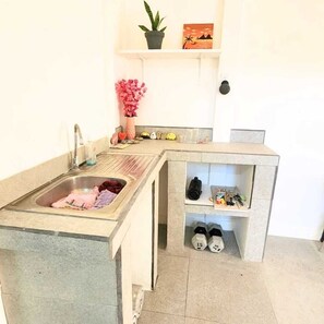 Réfrigérateur, four, plaque de cuisson