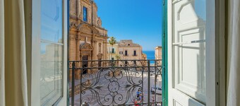 Bacio del Sole by Biddizzi Rari - Prestigious Historic Residence near the Duomo