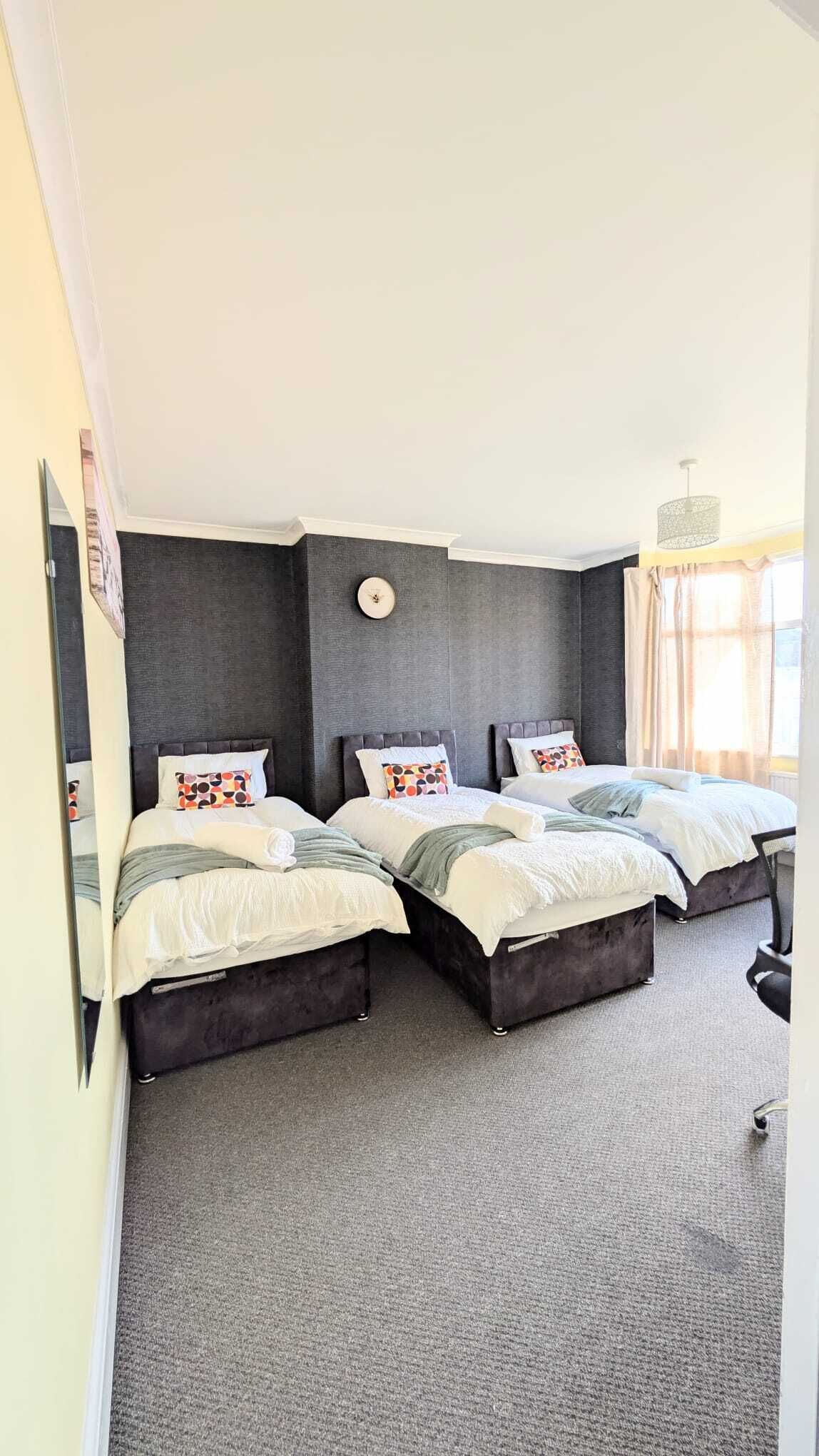 4 bedrooms, iron/ironing board, WiFi, bed sheets