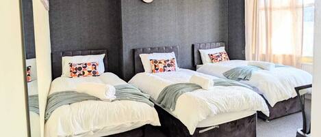 4 bedrooms, iron/ironing board, WiFi, bed sheets