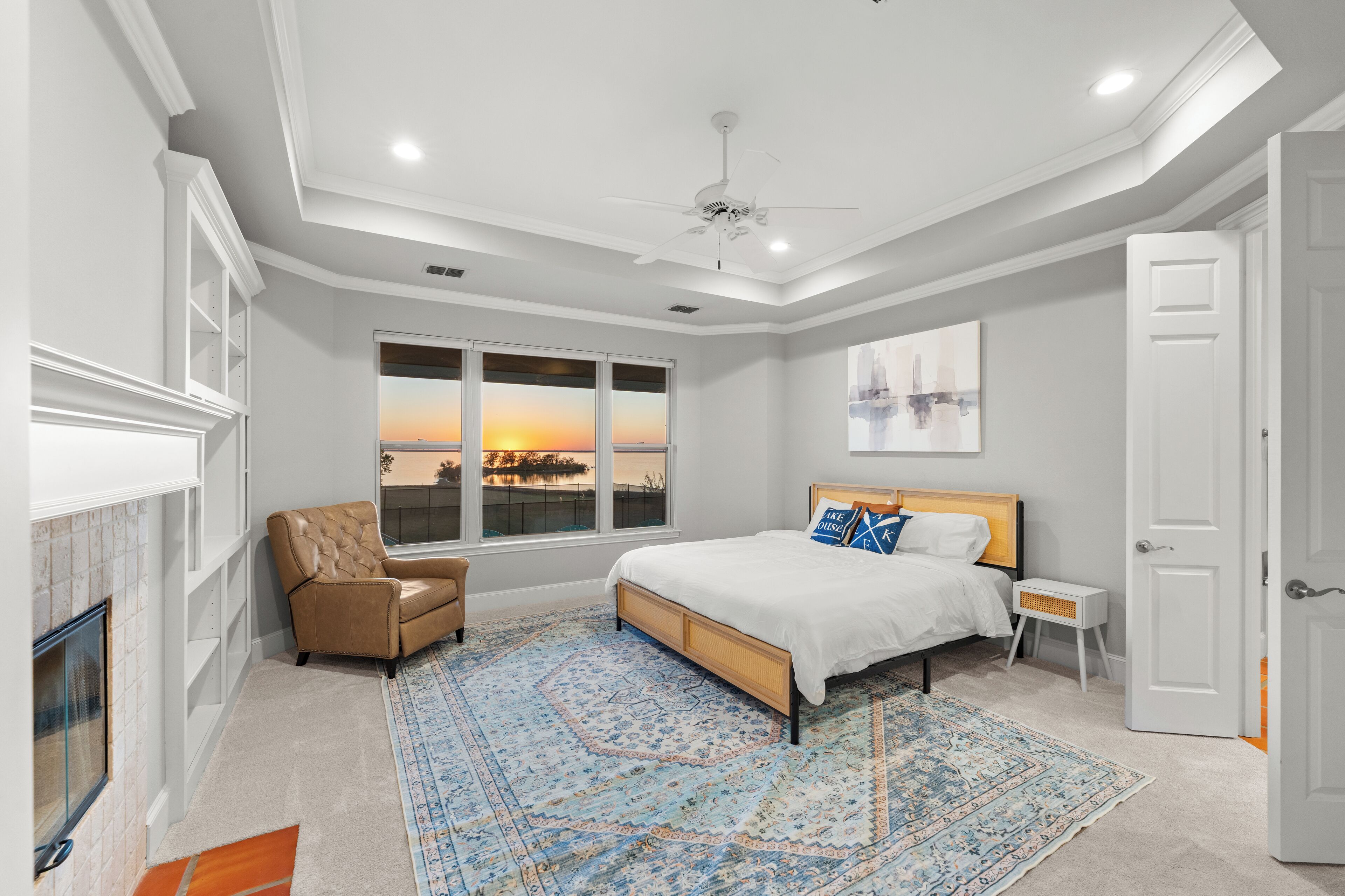 5 bedrooms, WiFi, bed sheets