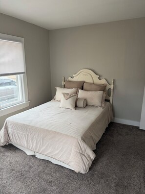 2 bedrooms, WiFi, bed sheets - Cozy 2-bedroom house in pleasant Vincennes with AC (Vincennes)