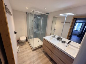 Shower, soap, toilet paper - Village house near CNPE | Villebois (Villebois)