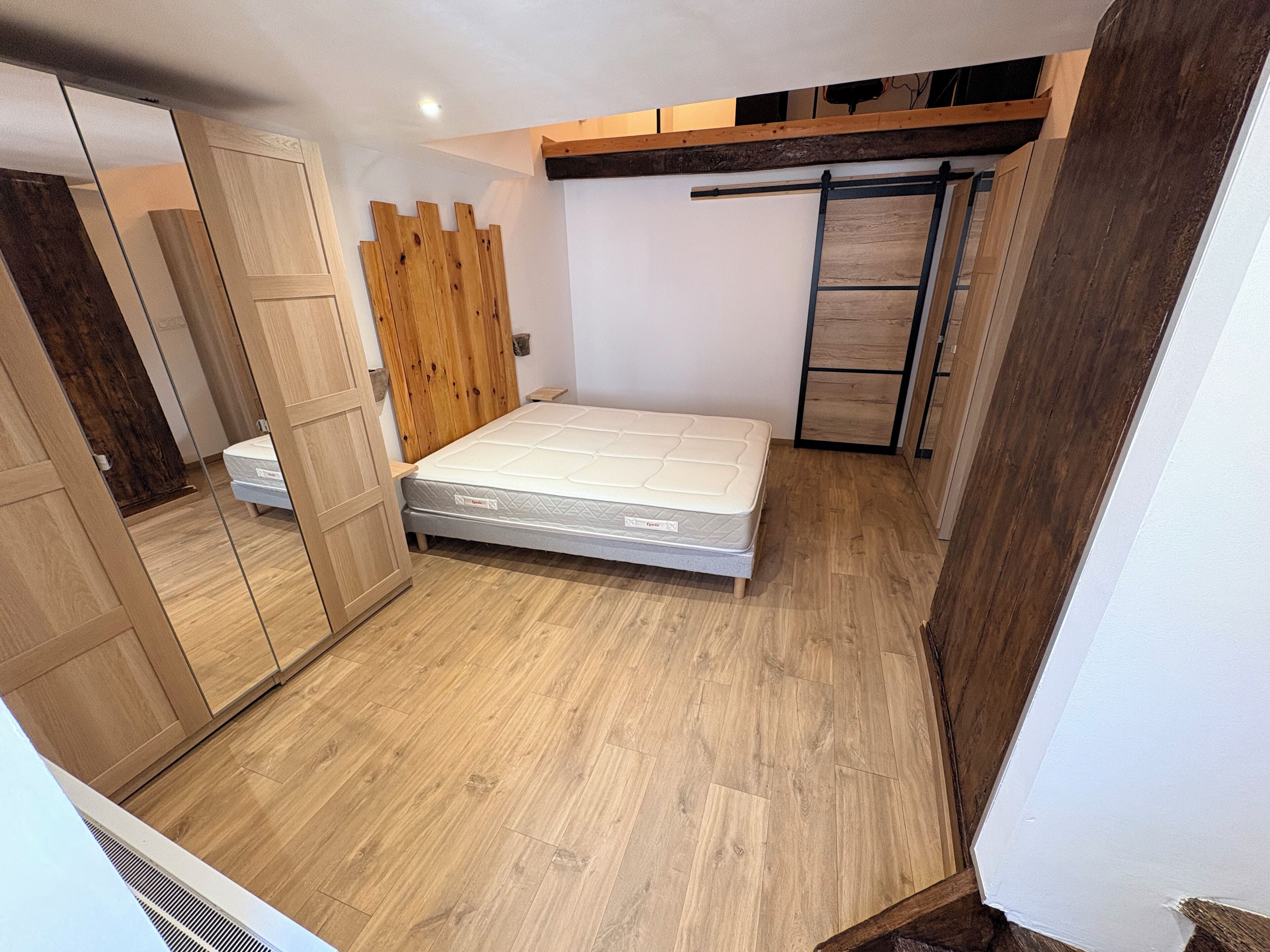 1 chambre, bureau, fer et planche à repasser, Wi-Fi gratuit