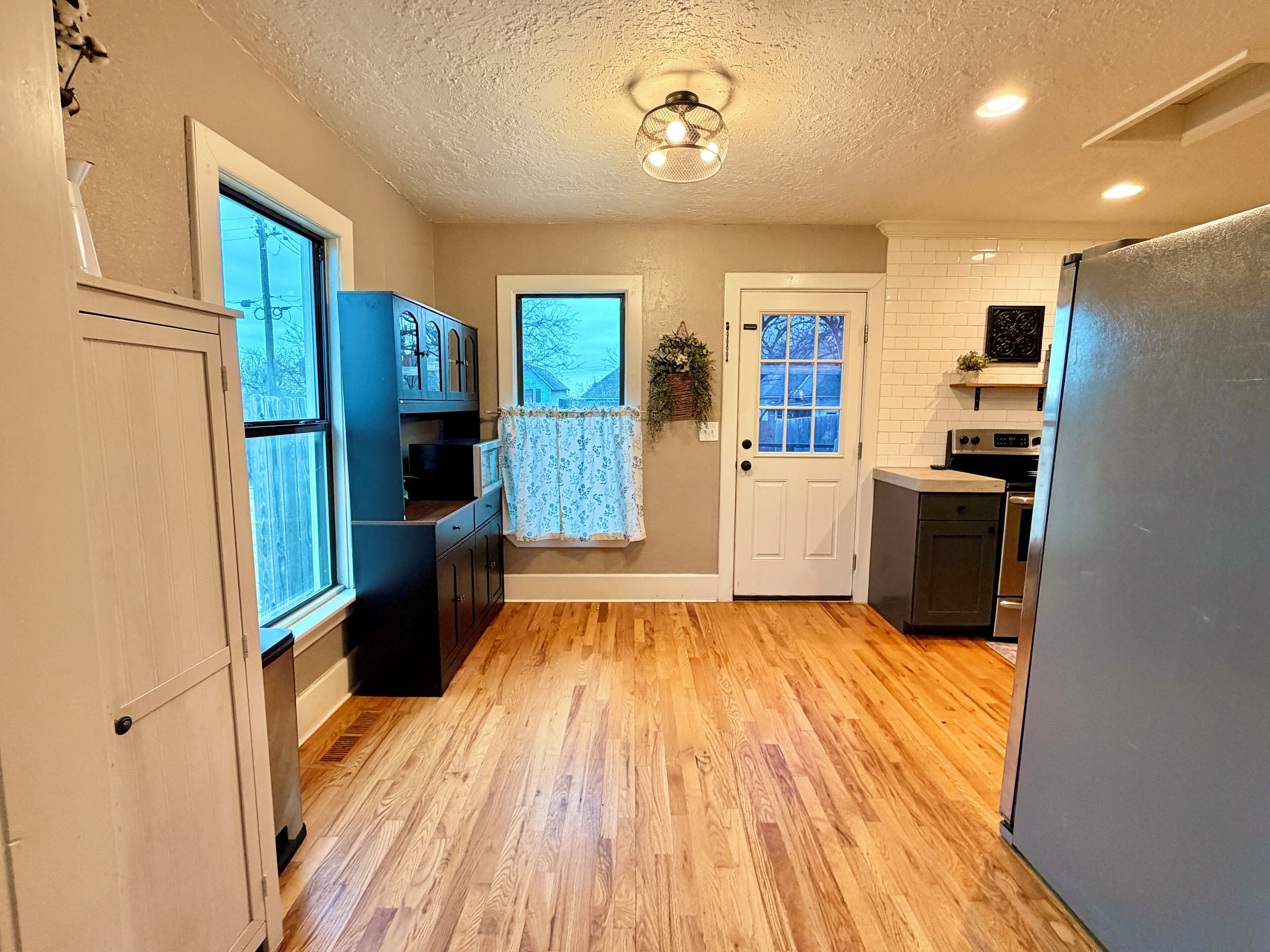 冰箱、微波炉、烤箱、炉灶