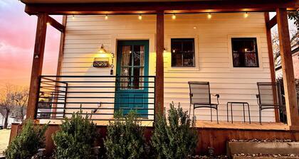 Pearl's Place - A Historic, Red-Brick Street Gem