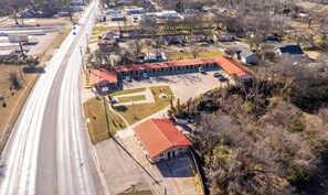 Exterior - Western Inn by Capital O Cleburne TX (Cleburne)