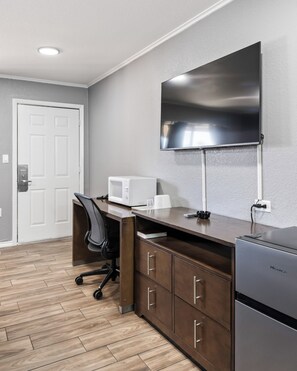 Desk, free WiFi - Western Inn by Capital O Cleburne TX (Cleburne)