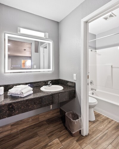Western Inn by Capital O Cleburne TX