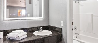 Western Inn by Capital O Cleburne TX