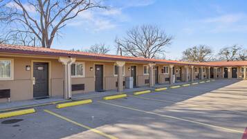 Aparcamiento sin asistencia gratuito