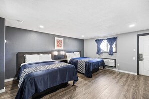 Chambre, 2 grands lits, non-fumeurs | Bureau, Wi-Fi gratuit