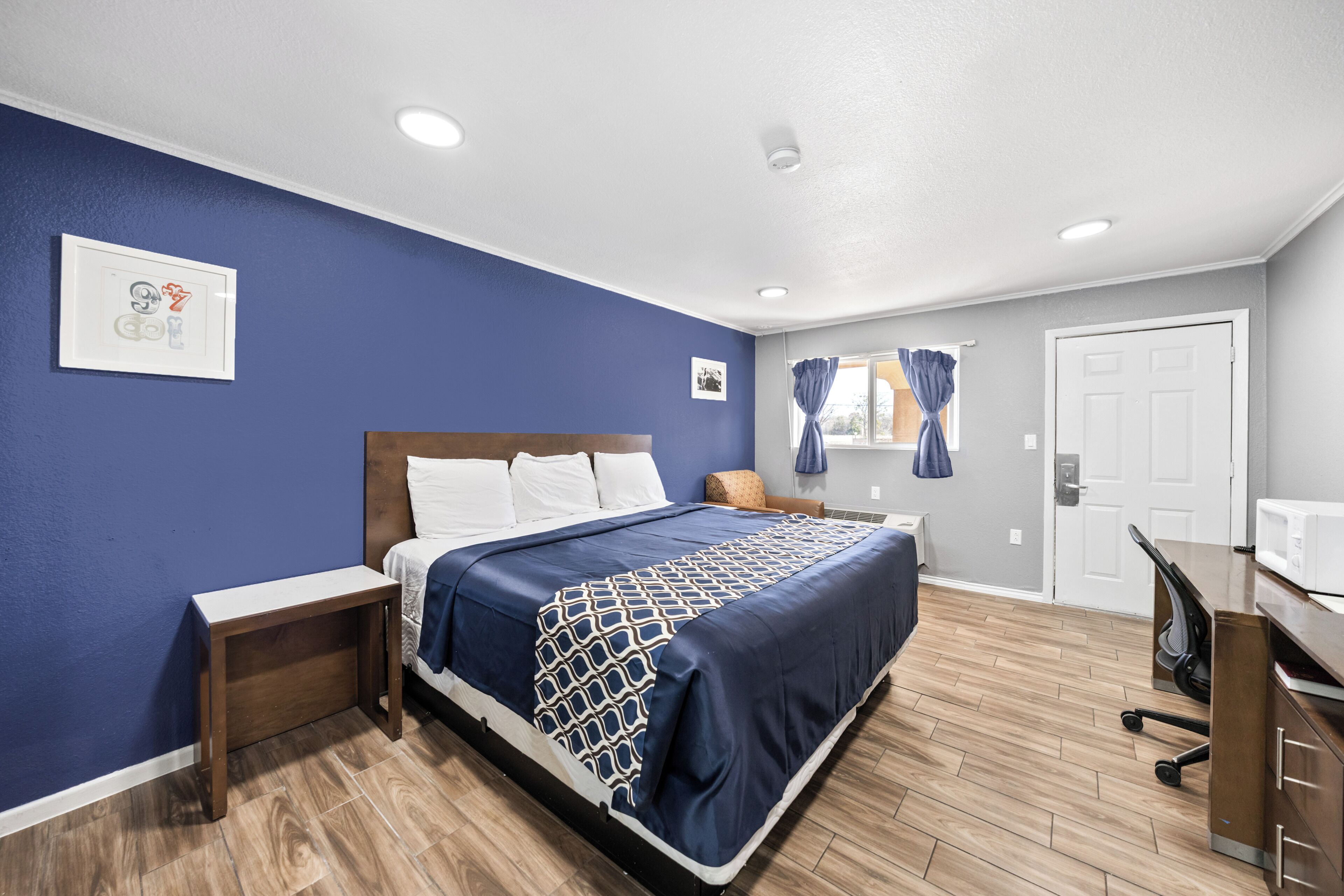 Classic Double or Twin Room | Desk, laptop workspace, iron/ironing board, free WiFi