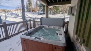 Outdoor spa tub - Cozy Park City Home very close to Everything (Park City)