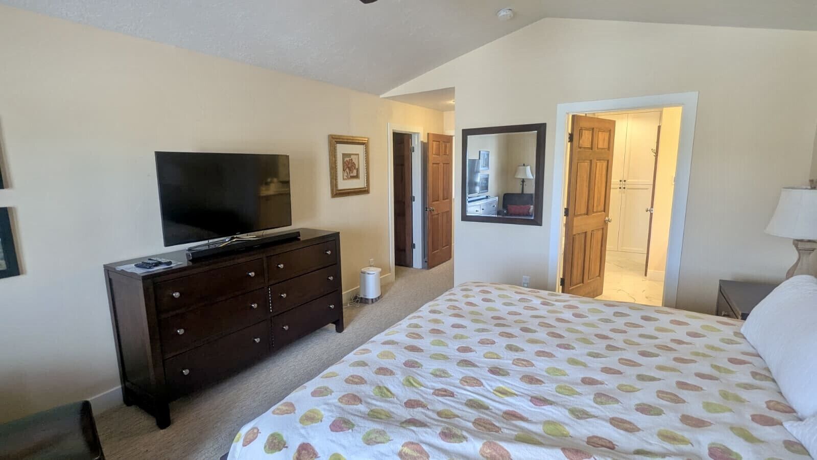 3 soverom, skrivebord, reiseseng for barn og wi-fi