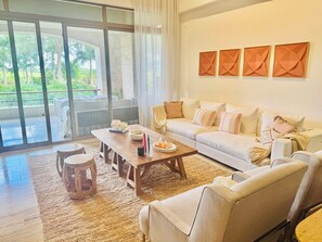 Living area - 3-Bedroom Casa de Campo Luxury Villa, Dye Fore golf view with Maid (La Romana)