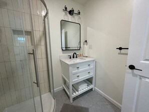 Hair dryer - Luxe Studio near SPAC & Racetrack (Round Lake)