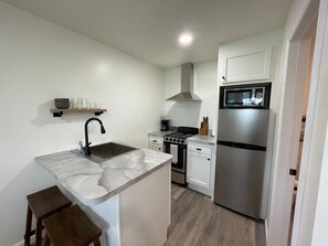 Fridge, microwave, oven, stovetop - Luxe Studio near SPAC & Racetrack (Round Lake)