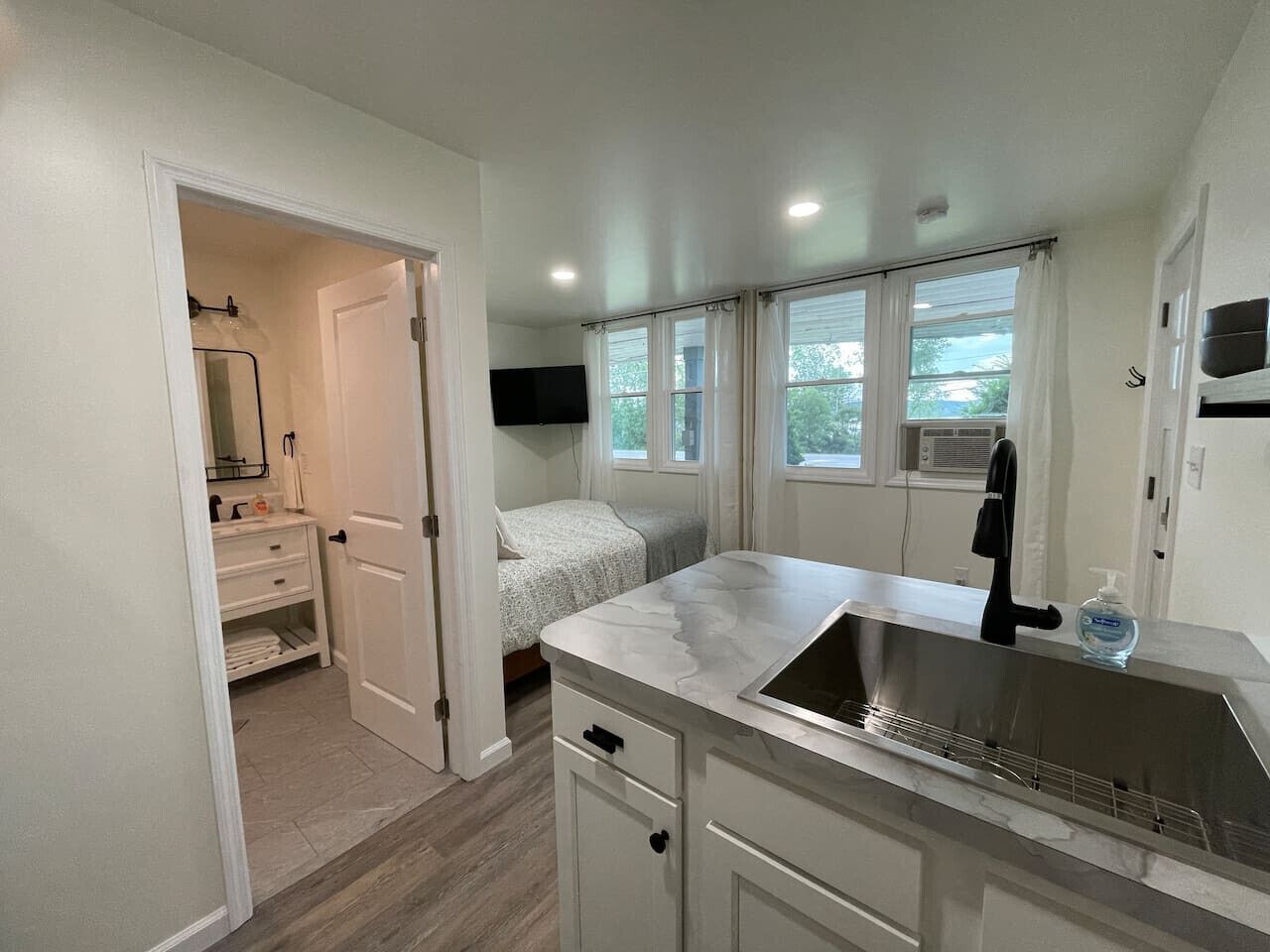 Schreibtisch, Bügeleisen/Bügelbrett, WLAN, Bettwäsche