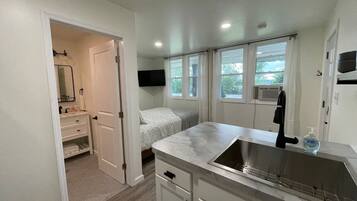 Schreibtisch, Bügeleisen/Bügelbrett, WLAN, Bettwäsche