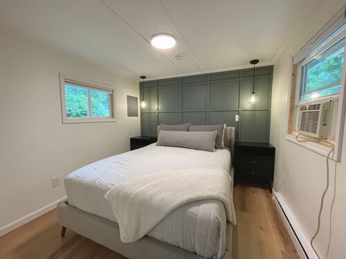 Hilltop Tiny Home | A unique lakeside getaway 1BR!