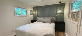 Hilltop Tiny Home | A unique lakeside getaway 1BR!